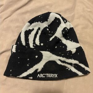 Arc’teryx grotto toque Ocra colourway